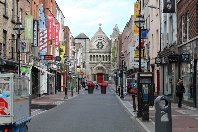 Private vs. Group Instagram Tours in Dublin: Flexibility vs. Cost